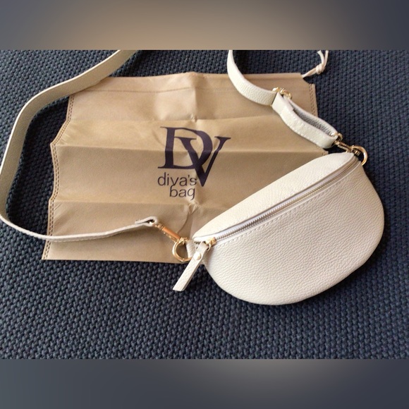 Diva Bags,Beautiful Ivory, crossbody or waist bag 10”x6” - Picture 2 of 7